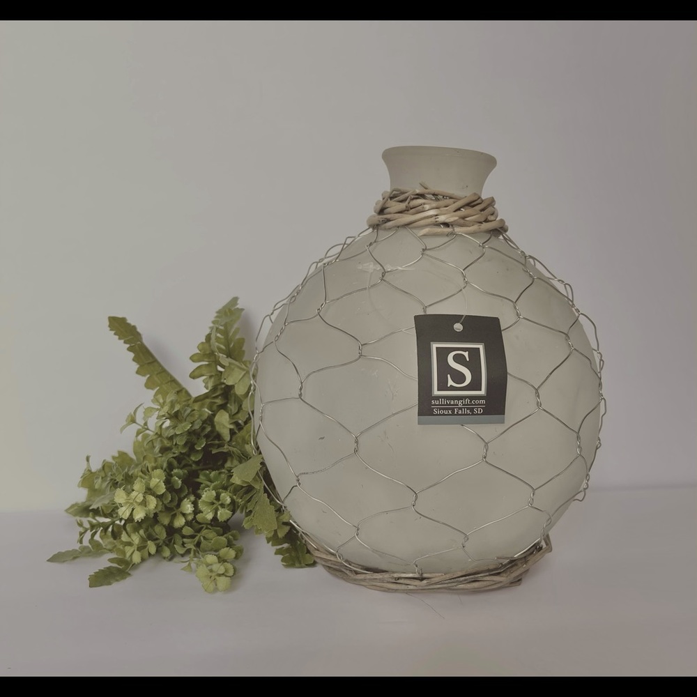 Farmhouse chicken wire vase